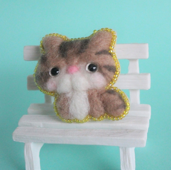 ぶさかわネコちゃん・エキゾチックショートヘアの羊毛フェルトブローチ 9枚目の画像
