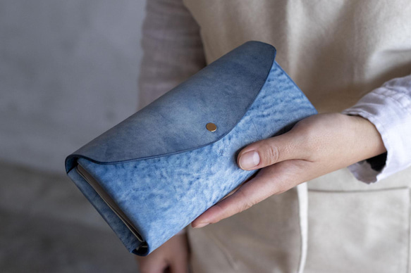 おとな財布の外装（三つ折り） アラスカレザー（ブルー） 3枚目の画像
