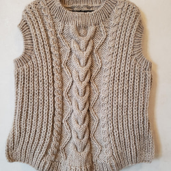 ワンちゃんとペアルック！裾ラウンド型のざっくりアラン模様の手編みニット 3枚目の画像