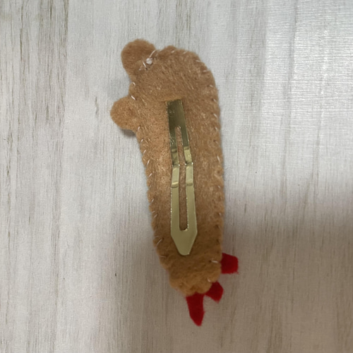 フェルトのパッチンピン 食いしん坊くまちゃん 雑貨・その他 チクチク  