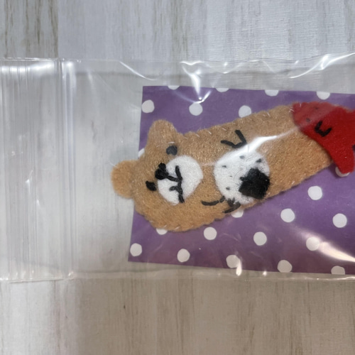 フェルトのパッチンピン 食いしん坊くまちゃん 雑貨・その他 チクチク  