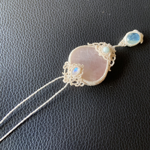 レインボームーンストーン　アクアマリン　マクラメネックレス こぼれる雫♪レインボームーンストーンとアクアマリンの天然石