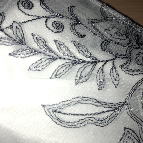 267 不織布マスクカバー　グレー系刺繍系チュール　肌面✨薄地グレーシルク 3枚目の画像