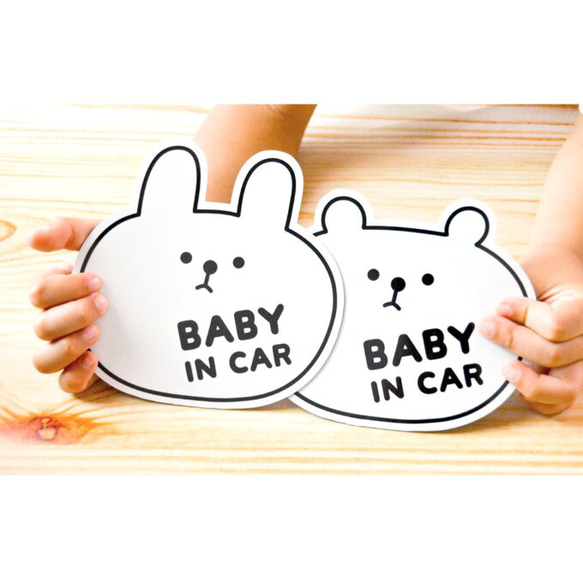 Baby in car (BLACK しろうさ) 耐水 耐光 ベビーインカー マグネット ステッカー 3枚目の画像