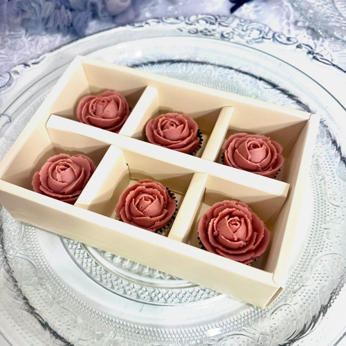 売約済み　帯飾り〈チョコバラ〉 バラの形のチョコ引き出物の実績も【ハンター製菓】 | スイーツ | 最新