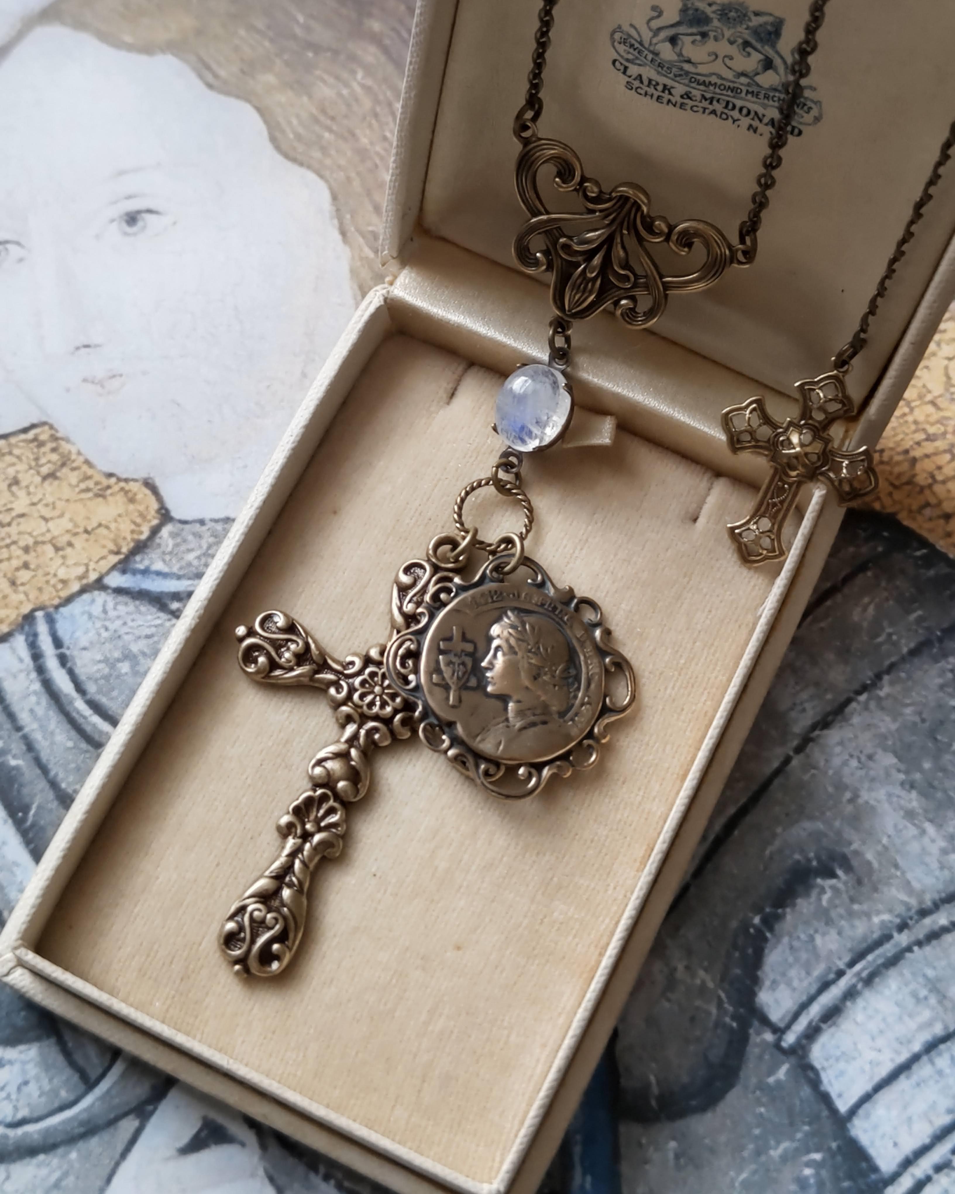 アメリカBrass　ジャンヌダルク　medallionペンダント　A