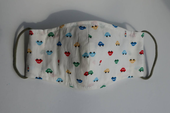 【こども】シンプル小さなくるま コットンマスク　フィルターポケット付き　選べるサイズ（2才－小学校高学年) 3枚目の画像