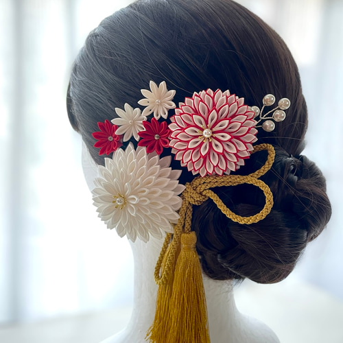 成人式 髪飾り 《 正絹×つまみ細工 》赤と白のヘアアクセサリー｜振袖