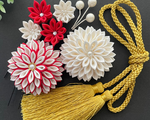 つまみ細工 髪飾り ＊ 赤白 ＊ 成人式 / 結婚式 / 卒業式 / 和装