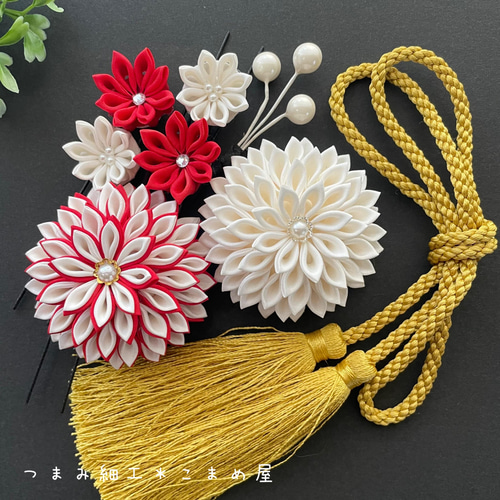 つまみ細工 髪飾り ＊ 赤白 ＊ 成人式 / 結婚式 / 卒業式 / 和装