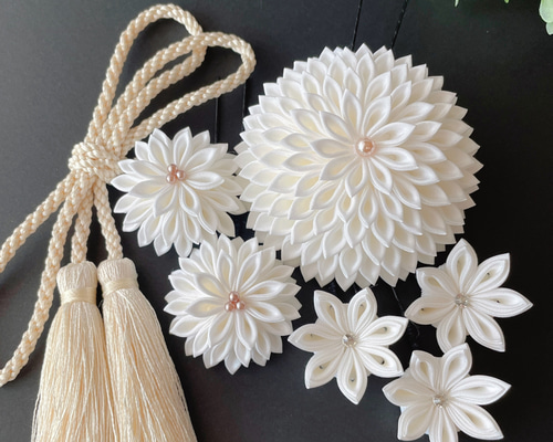 白無垢の花嫁さまへ｜正絹つまみ細工の白い髪飾りセット＊上品で凛と