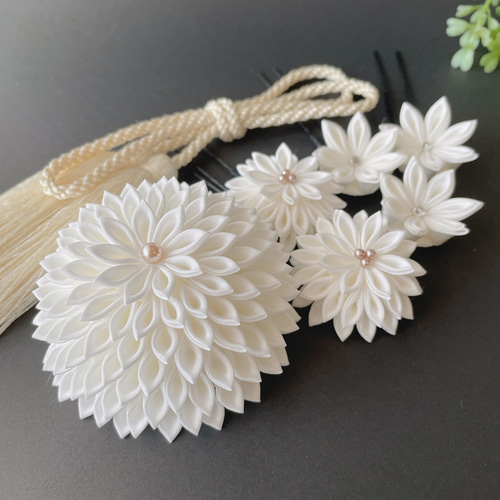 白無垢の花嫁さまへ｜正絹つまみ細工の白い髪飾りセット＊上品で凛と