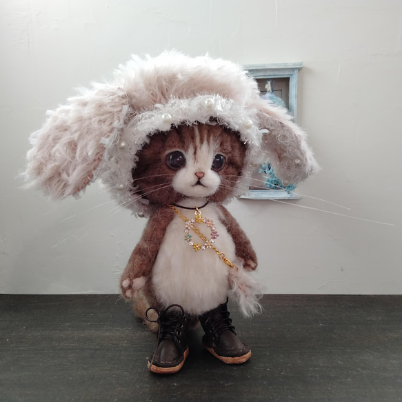 うさみみ帽子をかぶった甘ロリにゃんこ 羊毛フェルト ねこ　ぬいぐるみ 5枚目の画像