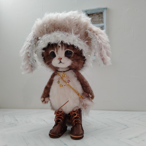 うさみみ帽子をかぶった甘ロリにゃんこ 羊毛フェルト ねこ ぬいぐるみ 