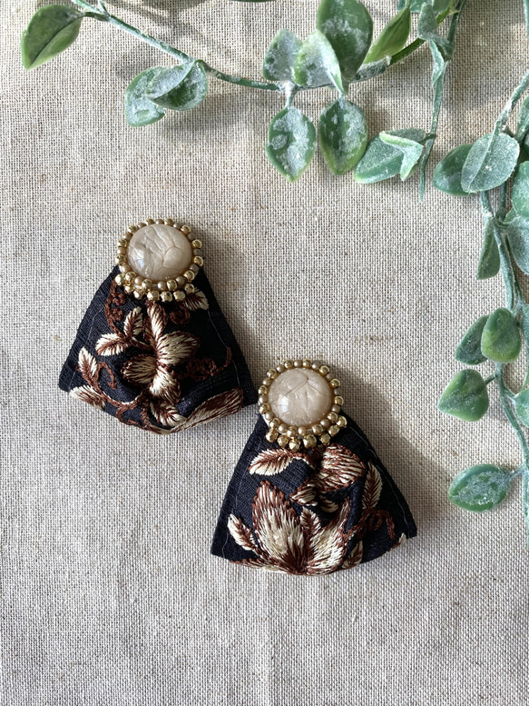印度刺繡絲帶黑色米色金珠刺繡手術不銹鋼耳環/耳環 第2張的照片