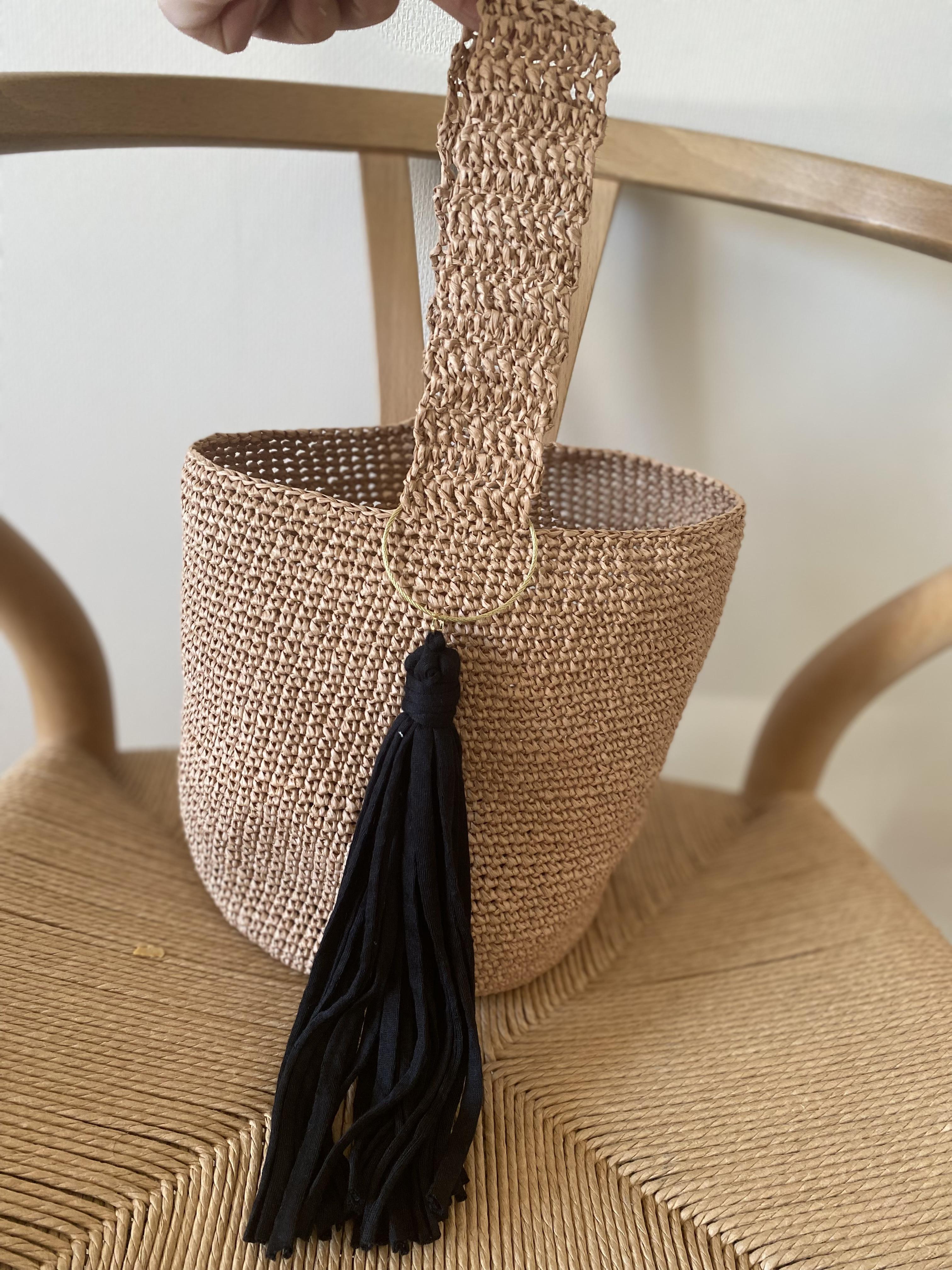 再販❗️革底&チャーム付き！ラフィアのワンハンドルバッグ☆