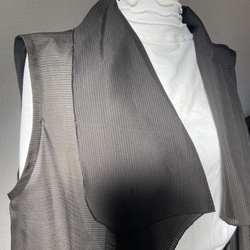 着物リメイク　絹　絽留袖　ベスト　黒　ブラック 2枚目の画像