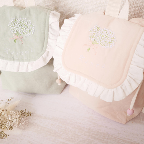オーダーメイド】かすみ草の名入れ刺繍ベビーリュック 雑貨・その他 