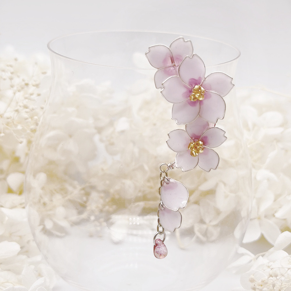 SAKURA シリーズ『夕桜』揺れて舞うブローチ 桜 花 ワイヤー×レジン