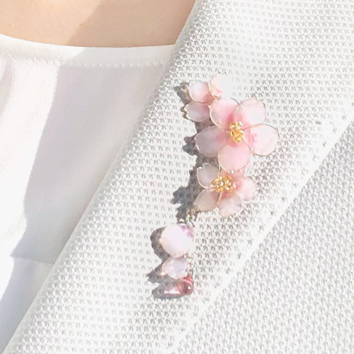 SAKURA シリーズ『夕桜』揺れて舞うブローチ 桜 花 ワイヤー×レジン
