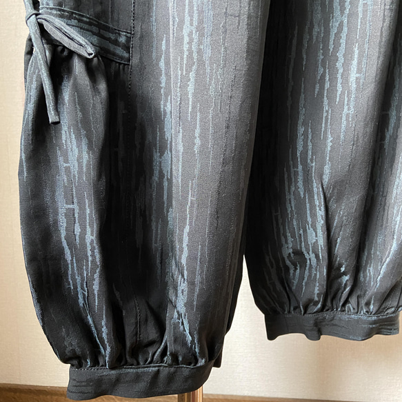 着物リメイク　ロングパンツ　絹　黒　ブラック 3枚目の画像