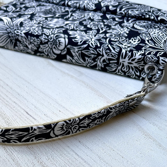 バックのように使えるスマホケース(ストロベリーメドウＢ・リバティ・ウィリアムモリス)落下防止 7枚目の画像