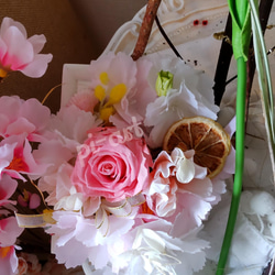 【237】桜とホワイトフレームほんのり春色アレンジメント 7枚目の画像