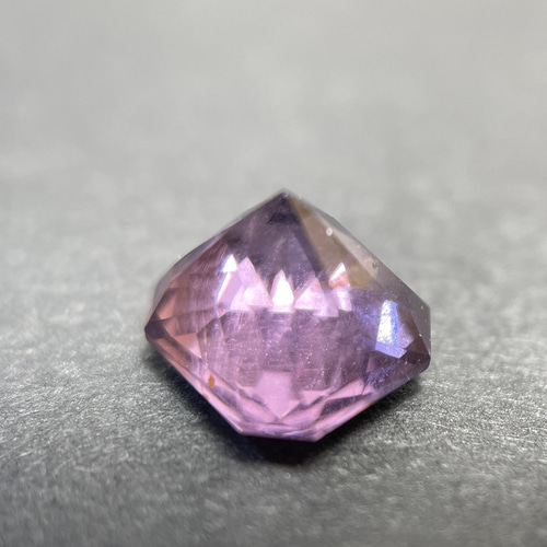 スピネルルース ダークピンクがかった紫のスピネル2.65カラット