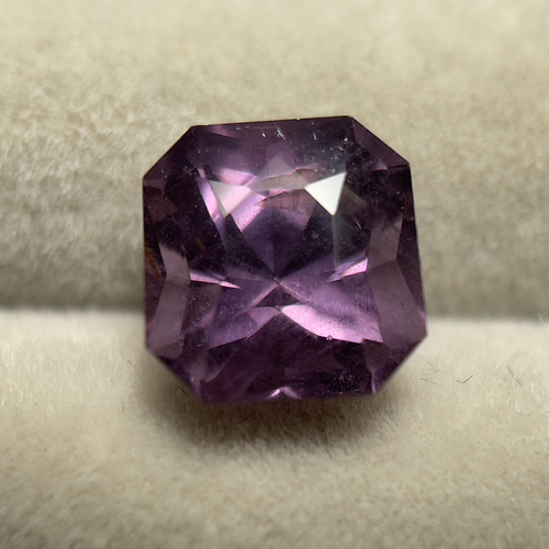 スピネルルース ダークピンクがかった紫のスピネル2.65カラット