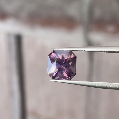 スピネルルース ダークピンクがかった紫のスピネル2.65カラット