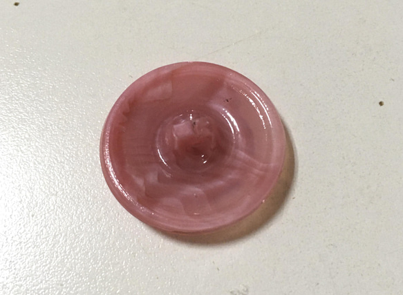 チェコ　ガラスボタン　ピンク　猫　直径2.7センチ 2枚目の画像