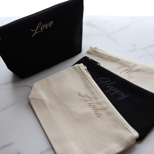 名入れ対応】筆記体 マチありポーチ 刺繍 イニシャル 名前入れ 文字