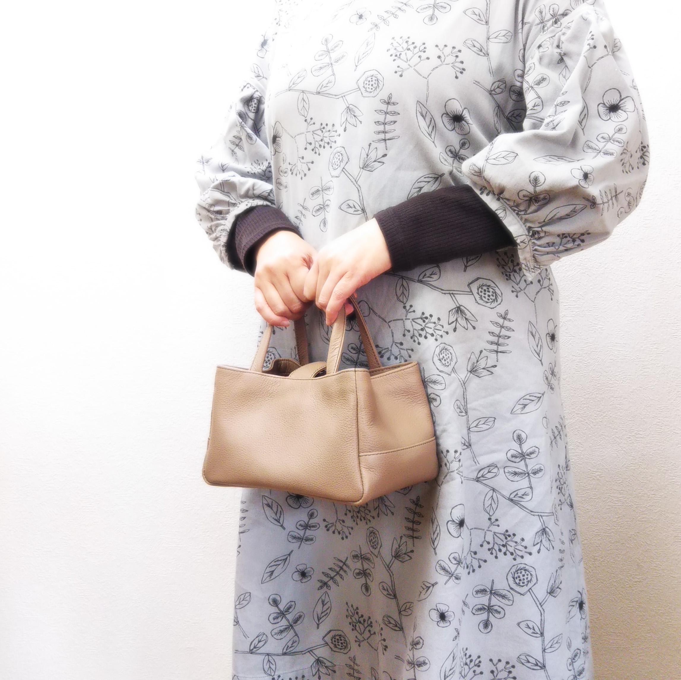 【牛革】長財布も入る！横長ミニバッグ　(ピンクベージュ） 17,424円