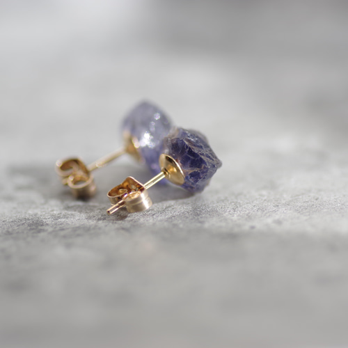 一点もの】 アイオライト 鉱物原石 14kgfピアス 天然石 (No.2045