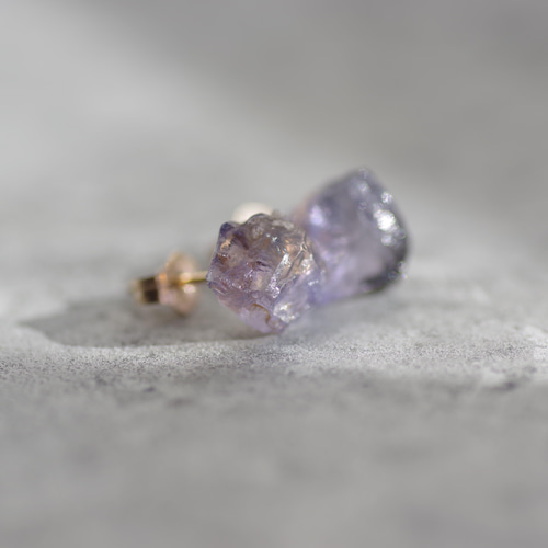 一点もの】 アイオライト 鉱物原石 14kgfピアス 天然石 (No.2045