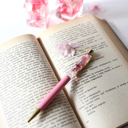 桜ピンクのハーバリウムボールペン　母の日　入学祝い　プレゼント　ギフト　桜ピンク　ドライフラワー 　贈り物　ギフト　 3枚目の画像