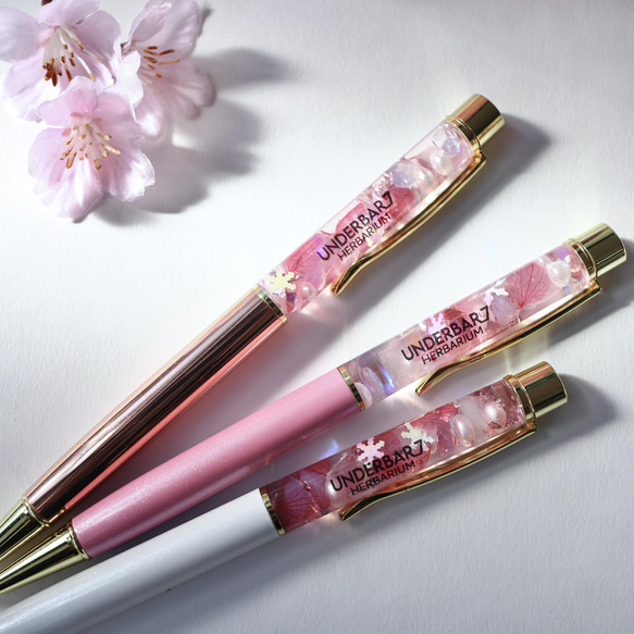 桜ピンクのハーバリウムボールペン　母の日　入学祝い　プレゼント　ギフト　桜ピンク　ドライフラワー 　贈り物　ギフト　 2枚目の画像