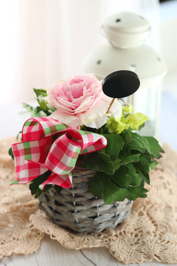 ラナンキュラスの花かごアレンジ♪記念日☆誕生日☆新生活に 3枚目の画像