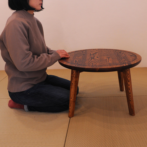 手彫りのラウンドローテーブル・組立式(クリ・拭き漆)【受注制作】 5枚目の画像