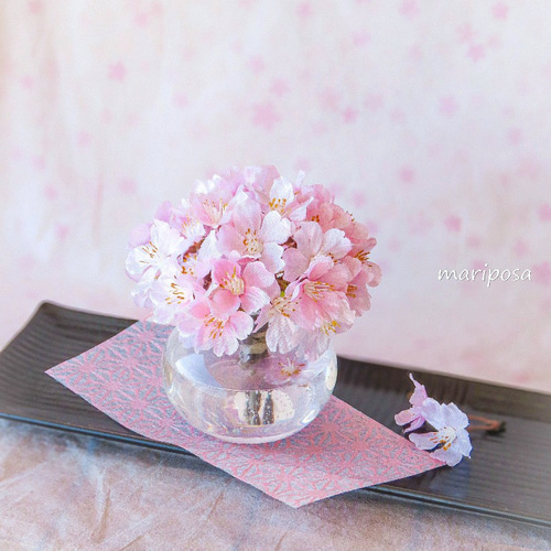ハンドメイド❣️春のアレンジペア❣️お花畑、さくら、マム、蝶々、フラワーアレンジ❣️ 春アレンジ 野の花畑のようなアレンジできました☘️ 優しいお花