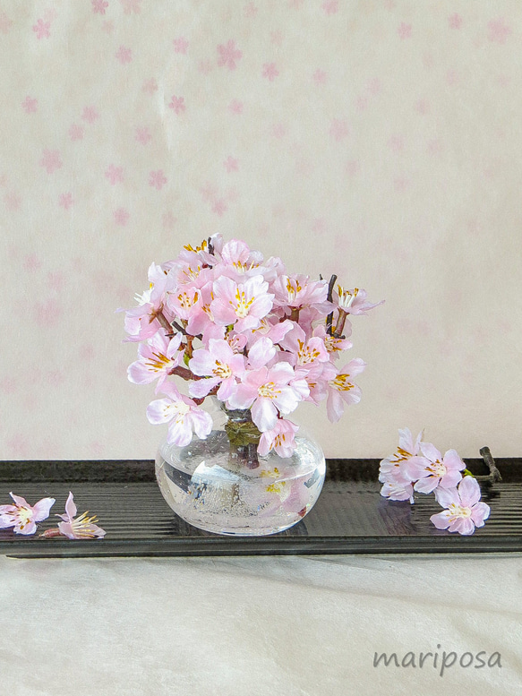 桜・春を楽しむ可愛い桜の花・グラスフラワーアレンジ ～ ガラス器に活けたジェルと透明感と花を楽しむフラワーインテリア 3枚目の画像