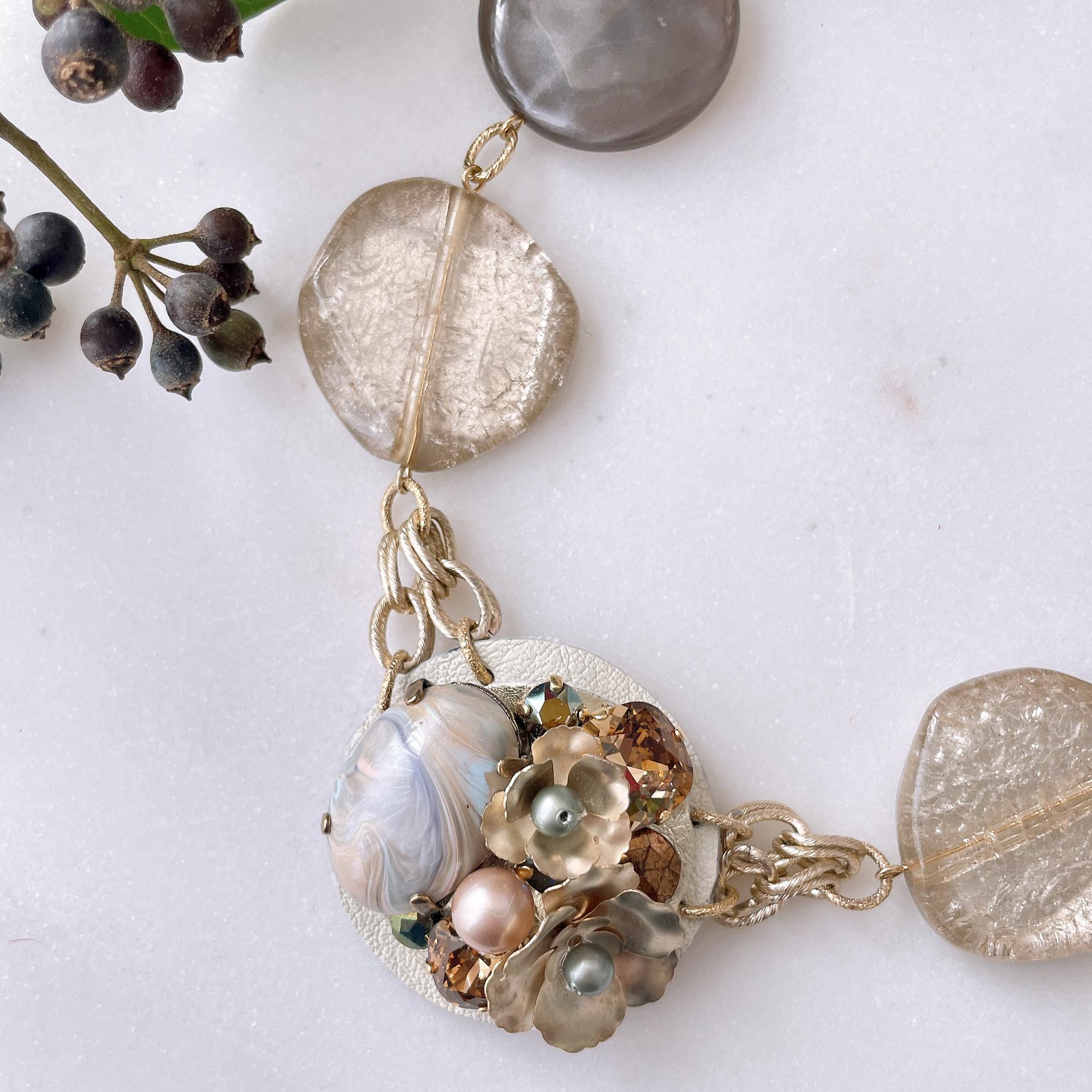 【送料無料⭐︎一点物】卒業式や入学式にも★ビジューネックレス - Milk tea ミルクティー -　春色コーデに♪