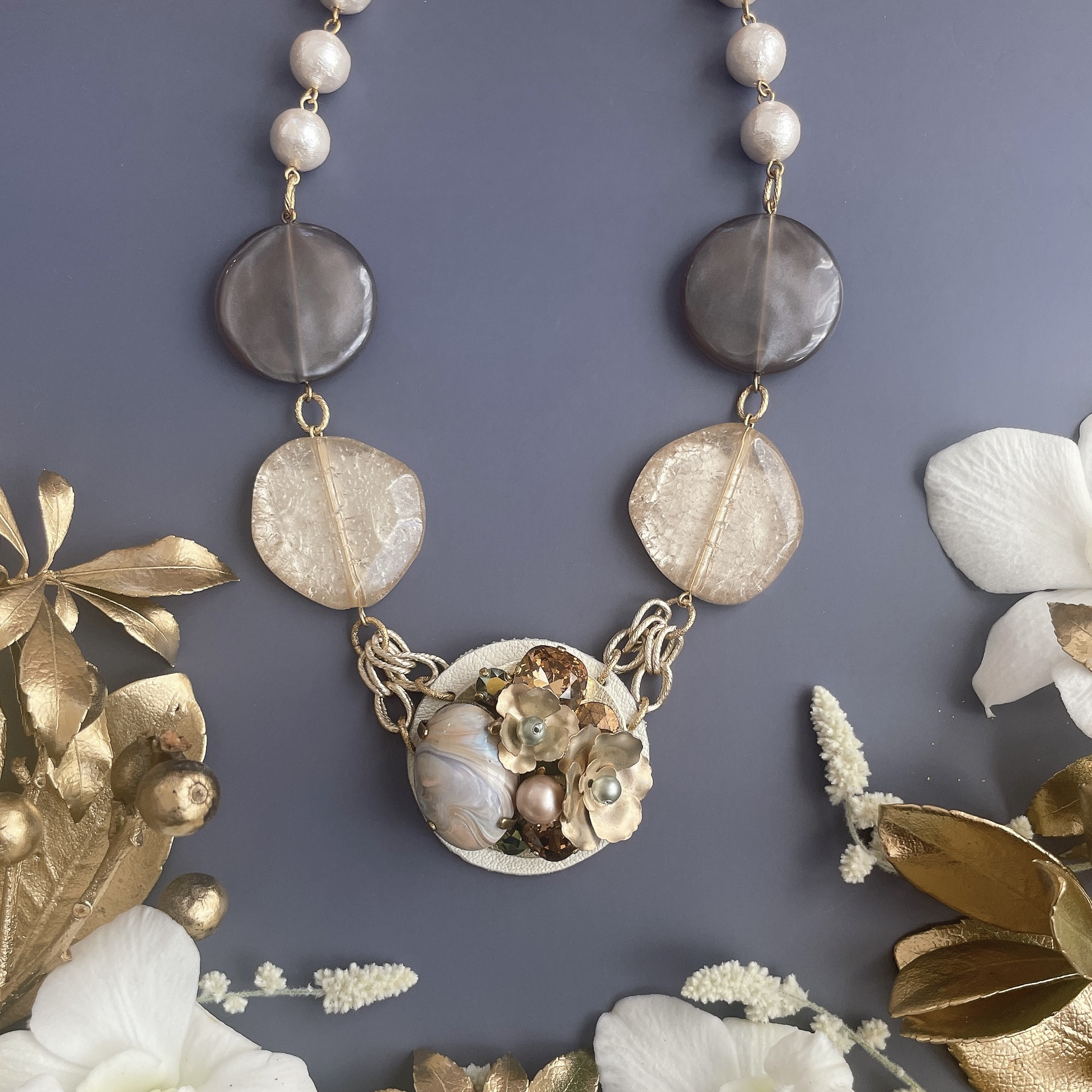 【送料無料⭐︎一点物】卒業式や入学式にも★ビジューネックレス - Milk tea ミルクティー -　春色コーデに♪