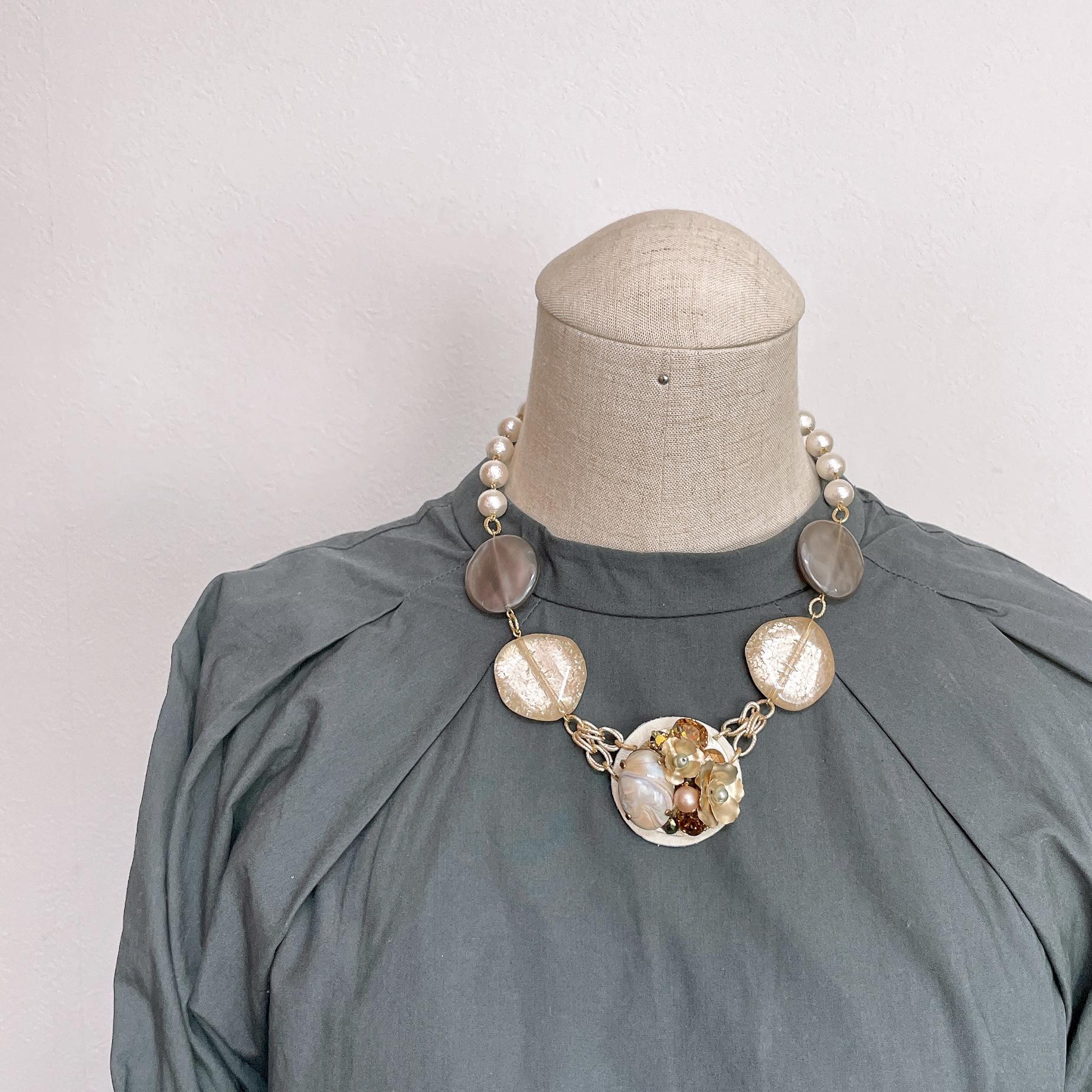 【送料無料⭐︎一点物】卒業式や入学式にも★ビジューネックレス - Milk tea ミルクティー -　春色コーデに♪