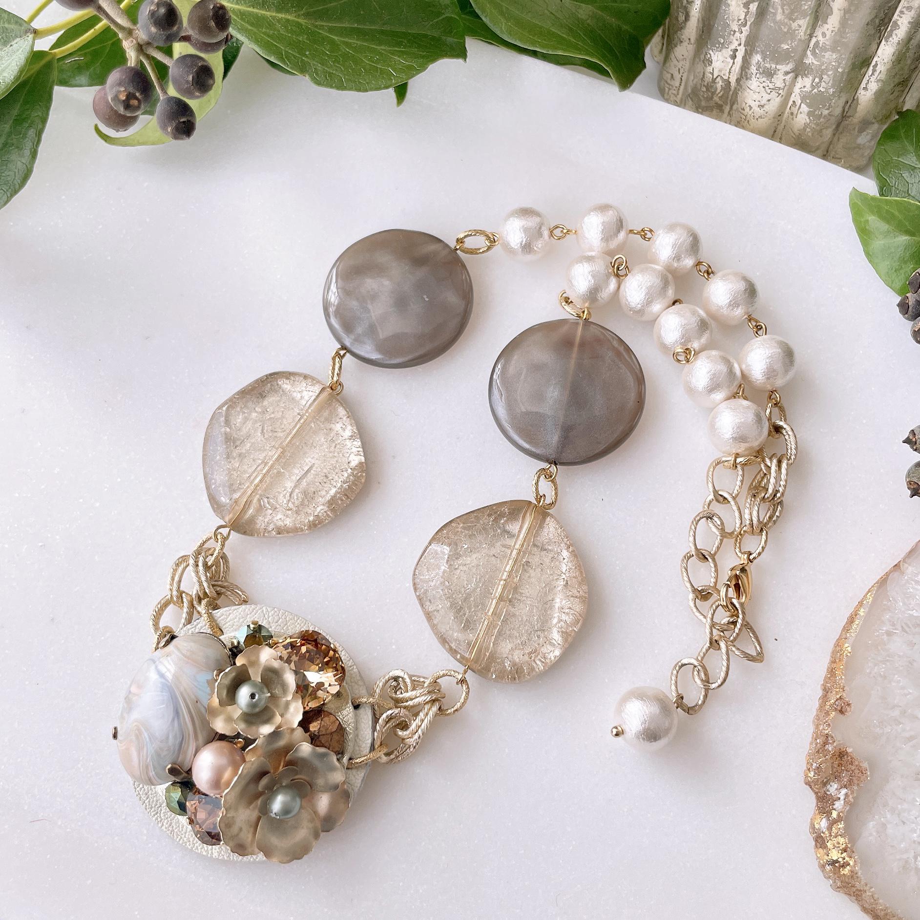 【送料無料⭐︎一点物】卒業式や入学式にも★ビジューネックレス - Milk tea ミルクティー -　春色コーデに♪