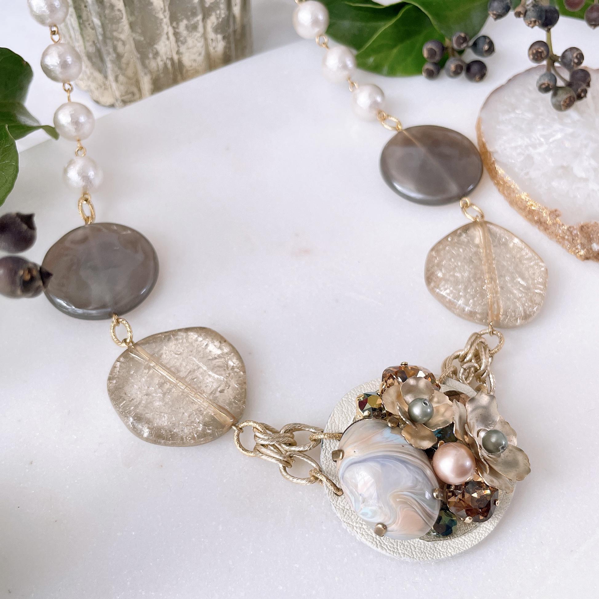 【送料無料⭐︎一点物】卒業式や入学式にも★ビジューネックレス - Milk tea ミルクティー -　春色コーデに♪