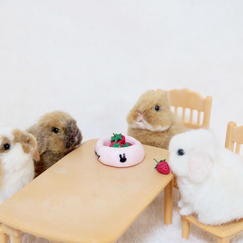 羊毛フェルト 小さな小さなうさぎさん ミニチュア ホーラン