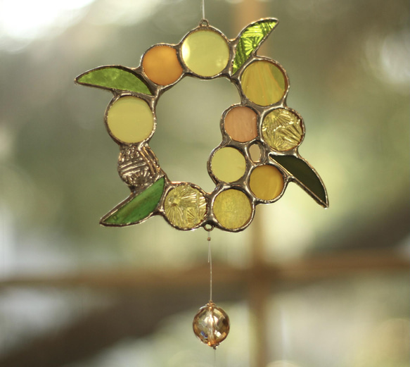 ⭐️Creema限定⭐️ミモザリースのサンキャッチャー〜ステンドグラス〜 2枚目の画像