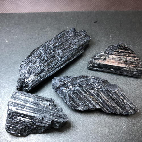 楽天市場】○1個売り【ブラックトルマリン（電気石）結晶 原石