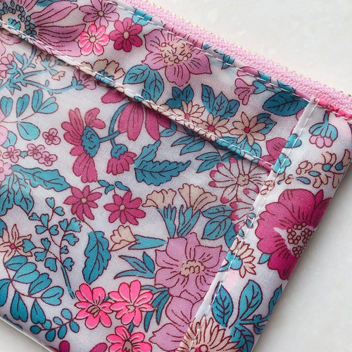 ネオンリバティ「エミリー」パスケース＆リールストラップ 12